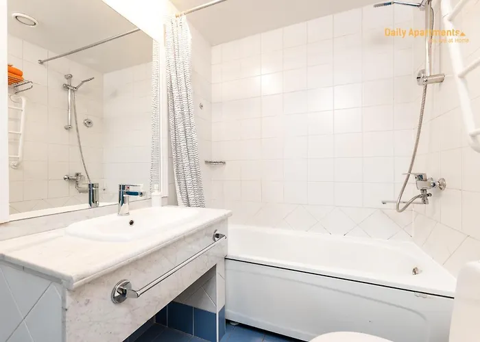 Daily - With Bath Apartment *